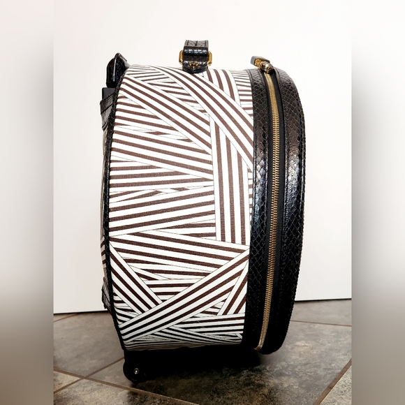 Henri bendel disturbed hatbox wheelie with hb heart keychain purse charm - Picture 5 of 12